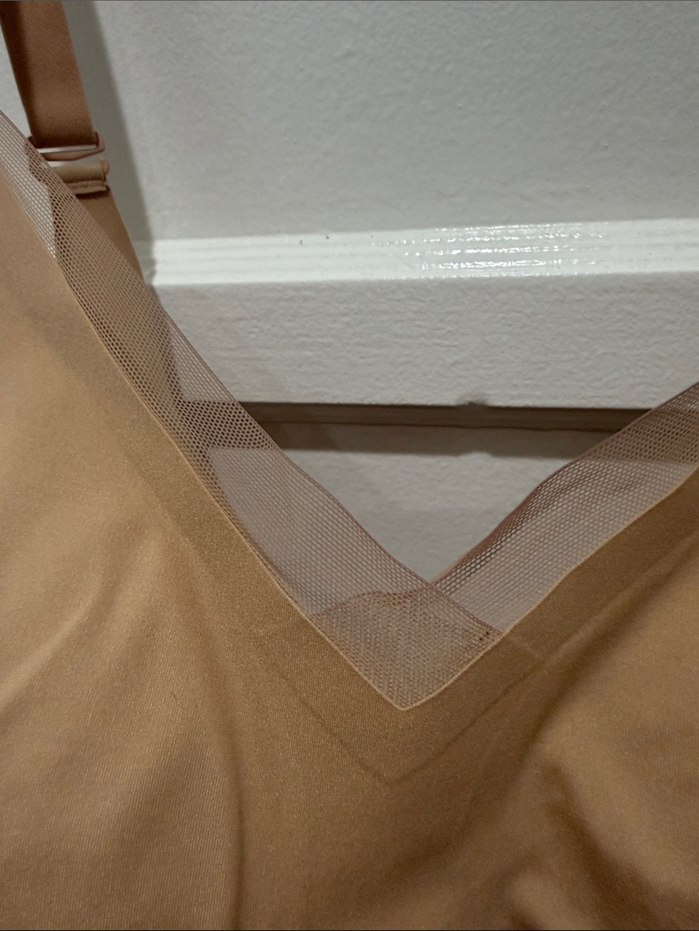 Honeylove Crossover Bra in sand - Picture 7 of 9